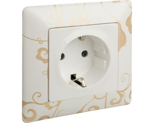 Механизм розетки 1-м СП Valena Life 16А IP2X 250В 2К+З с лиц. панелью безвинт. зажимы бел. Leg 753421