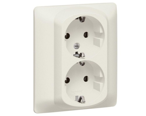 Механизм розетки 2-м СП Galea Life 2х2К+З с защ. шторками перламутр Leg 771531