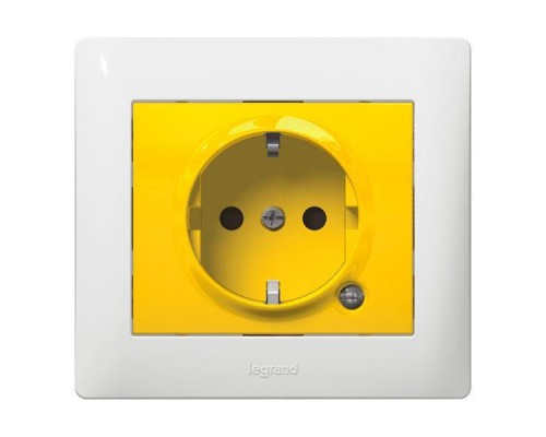 Механизм розетки СП Galea Life 2К+З защ. шторки жел. свет. Leg 771047