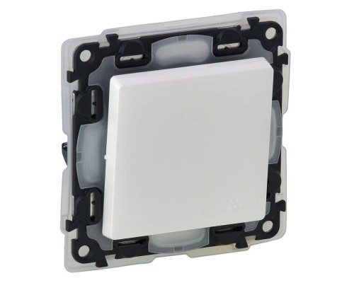 Механизм выключателя кнопочный 1-кл. Valena Life 6А 250В с лиц. панелью безвинт. зажимы IP44 бел. Leg 752171