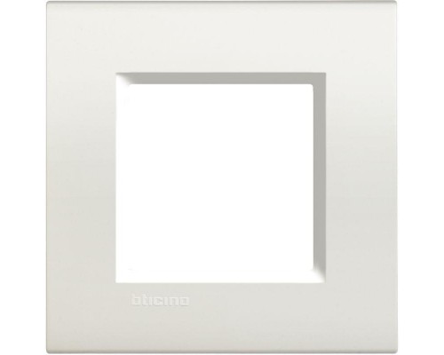 Рамка 1-м LivingLight прямоугол. бел. Leg BTC LNA4802BI