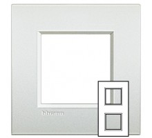 Рамка 2х2мод. LivingLight 71мм бел. жемчуг Leg BTC LNE4802M2PR