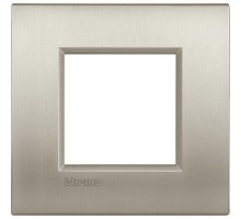 Рамка 2мод. Air Livinglight итальянский стандарт Матовый титан Leg BTC LNC4802TIS