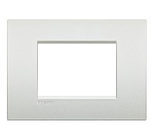 Рамка 3мод. Air LivingLight бел. жемчуг Leg BTC LNC4803PR