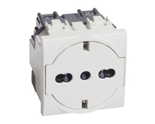 Розетка 2К+З LivingLight 16А 250В бел. Leg BTC N4140/16F
