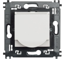 Розетка LivingLight 2К+3 с защ. крышкой и суппортом бел. Leg BTC N4141MAP