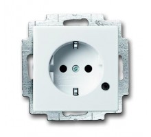 Розетка SCHUKO 16А 250В с защ. шторками с индикацией LED Future/Axcent/Carat/Династия альп.бел. ABB 2CKA002013A5286