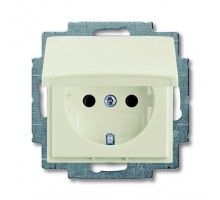 Розетка SCHUKO 16А 250В с защ. шторками с крышкой basic 55 chalet-бел. ABB 2CKA002111A0656
