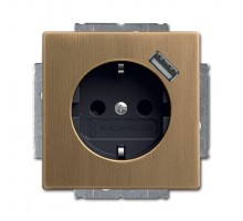 Розетка Schuko 16А 250В Династия с заряд. устройством USB 20 EUCBUSB-82-500 700мА электрон. защита от перегрузки и КЗ; безвинт. клеммы; защ. шторки латунь античная ABB 2CKA002011A6246