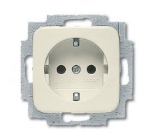 Розетка Schuko Busch-Duro 2000 SI 16А 250В сл. кость ABB 2CKA002011A3788