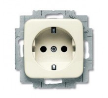 Розетка Schuko Busch-Duro 2000 SI 16А 250В защ. шторки сл. кость ABB 2CKA002013A4938