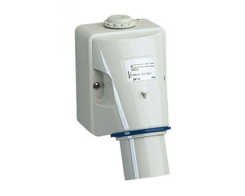 Вилка настенная 32А 2P+E 220В винт. IP44 SchE 83516